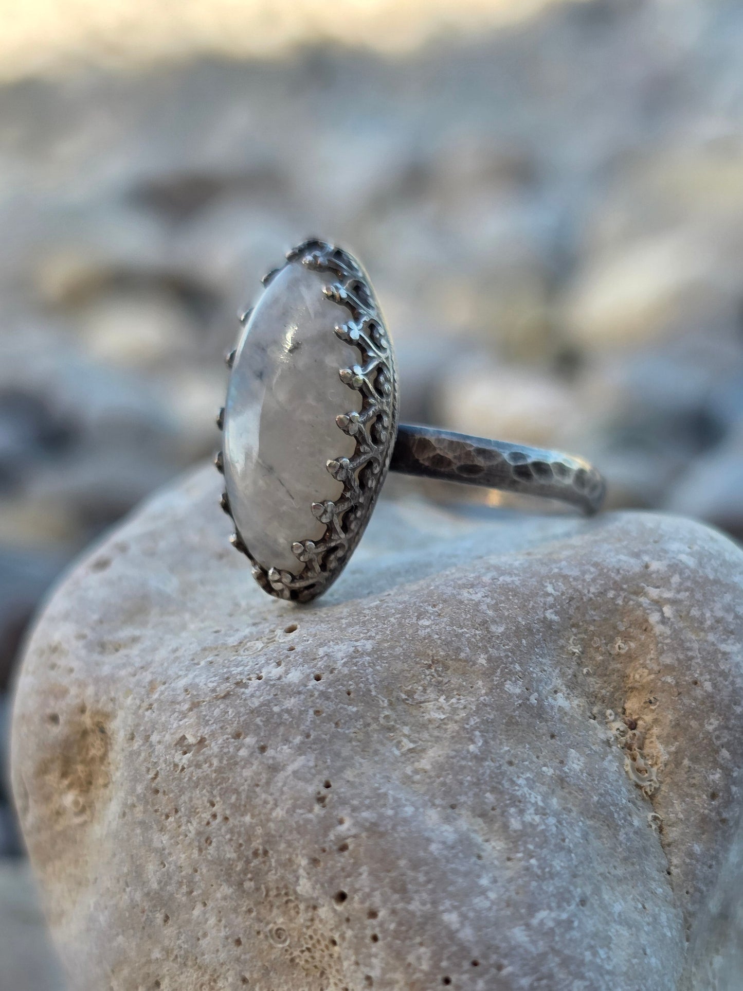 MOON WHISPER — Unikatni Srebrni Prsten s Mjesečevim KamenoM