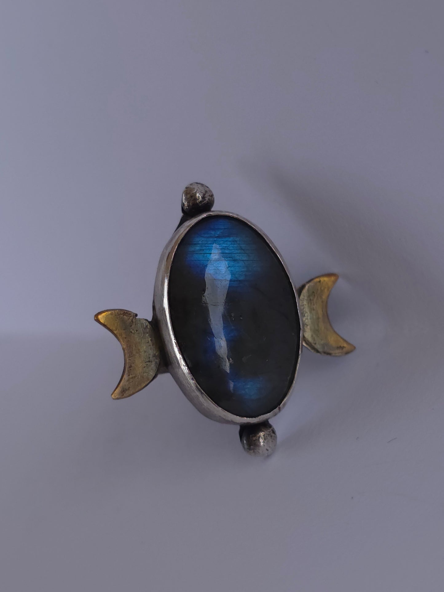 Hecate – Silver Ring with Labradorite, Symbol of Magic and Intuition