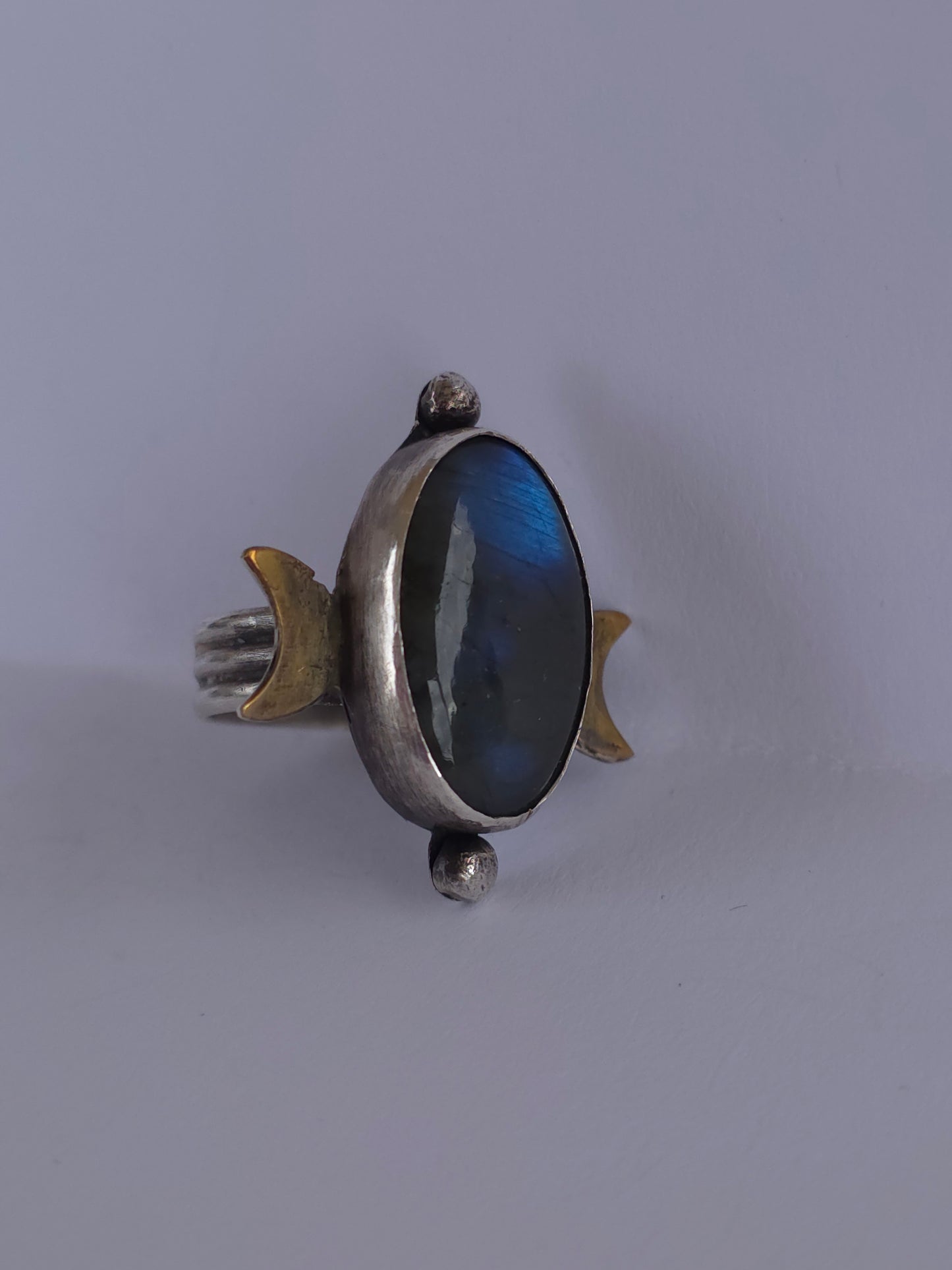 Hecate – Silver Ring with Labradorite, Symbol of Magic and Intuition
