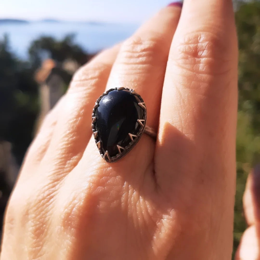 Lilith – Silver Ring with Onyx, Symbol of Freedom and Strength