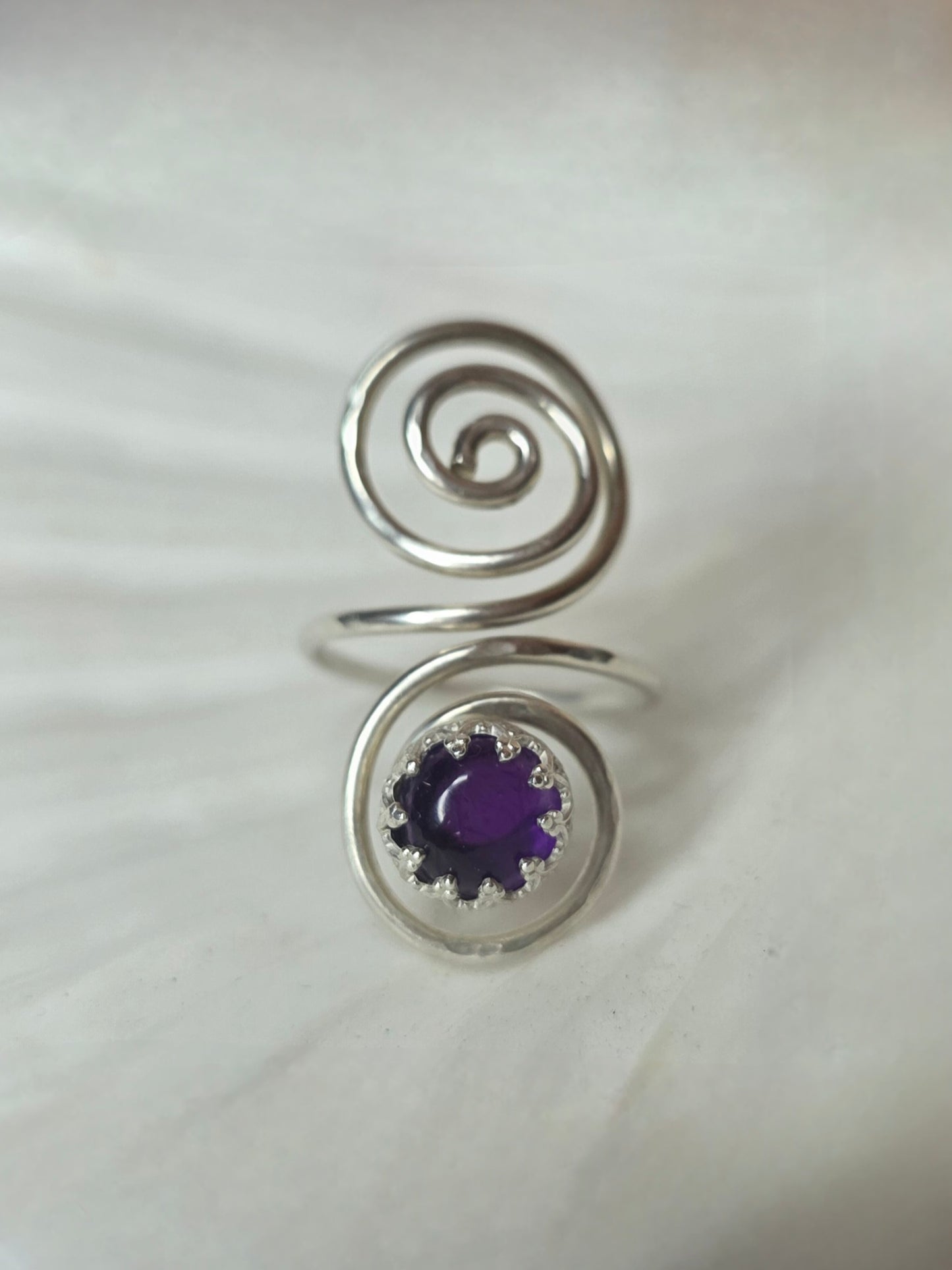 SPIRAL — Unikatni Srebrni Prsten s Ametistom