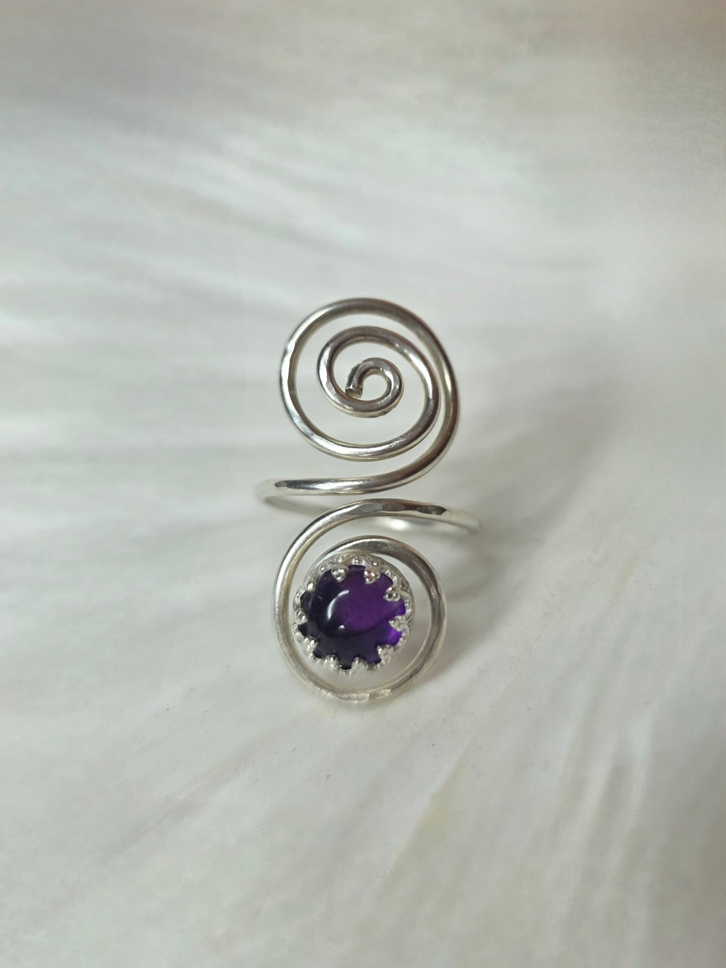 SPIRAL — Unikatni Srebrni Prsten s Ametistom