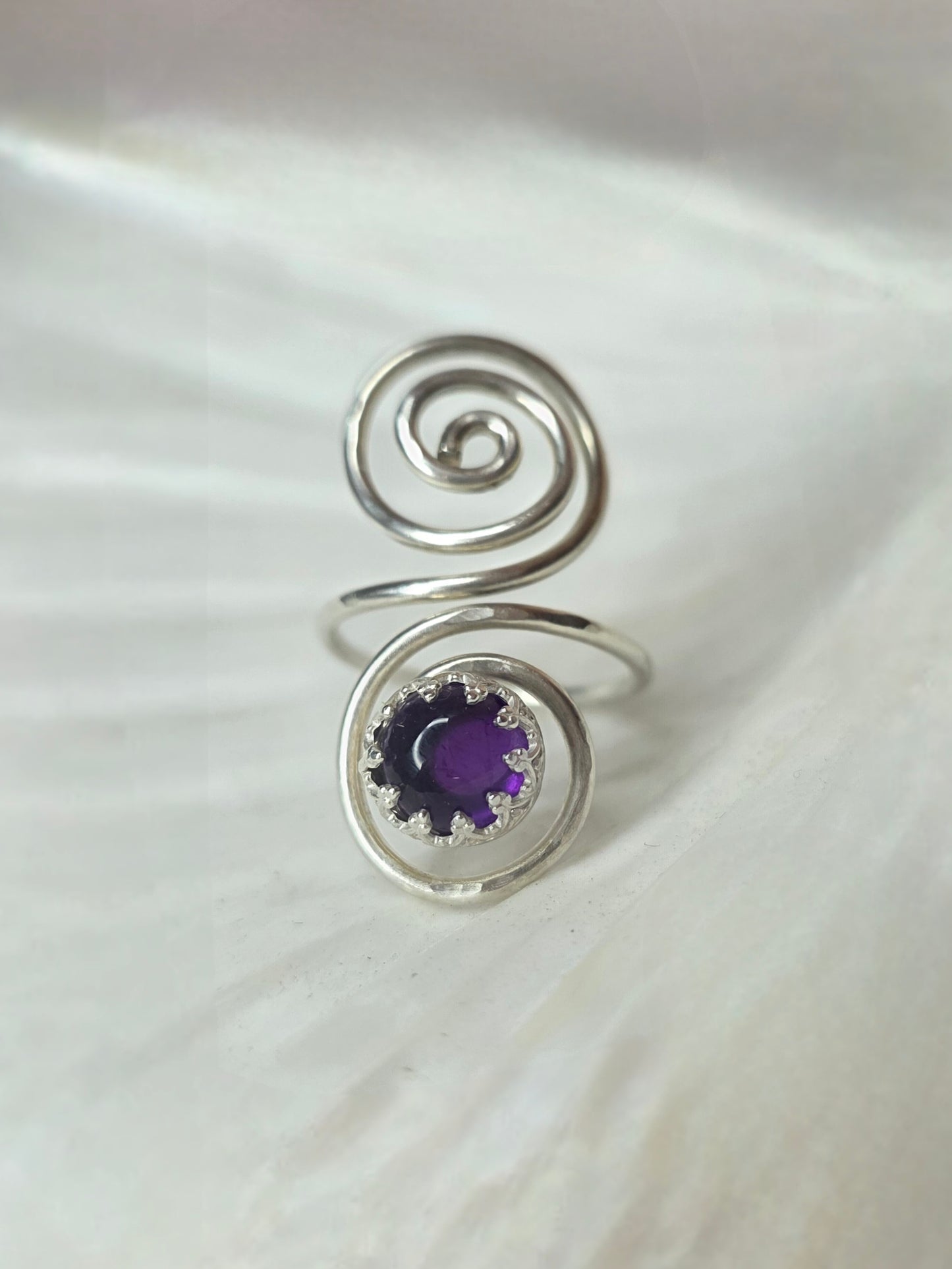 SPIRAL — Unikatni Srebrni Prsten s Ametistom