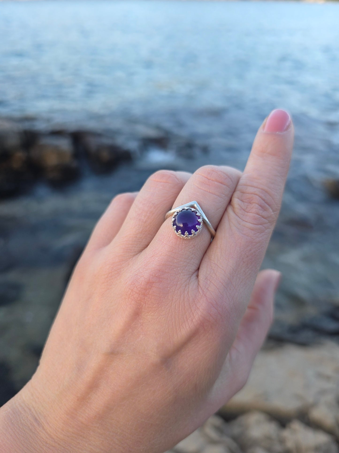 VIOLET ECHO — Unikatni Srebrni Prsten s Ametistom