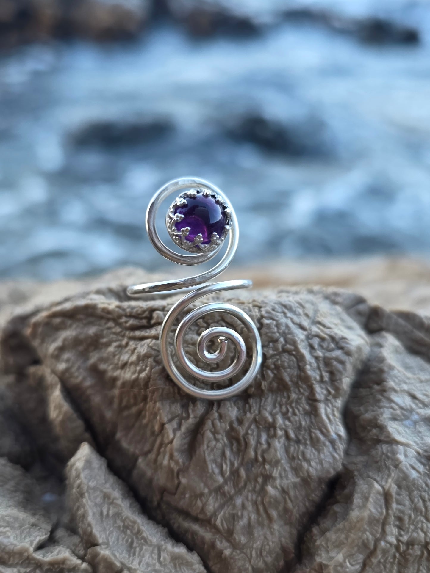 SPIRAL — Unikatni Srebrni Prsten s Ametistom