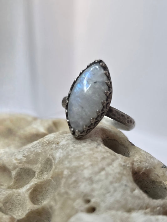 MOON WHISPER — Unikatni Srebrni Prsten s Mjesečevim KamenoM