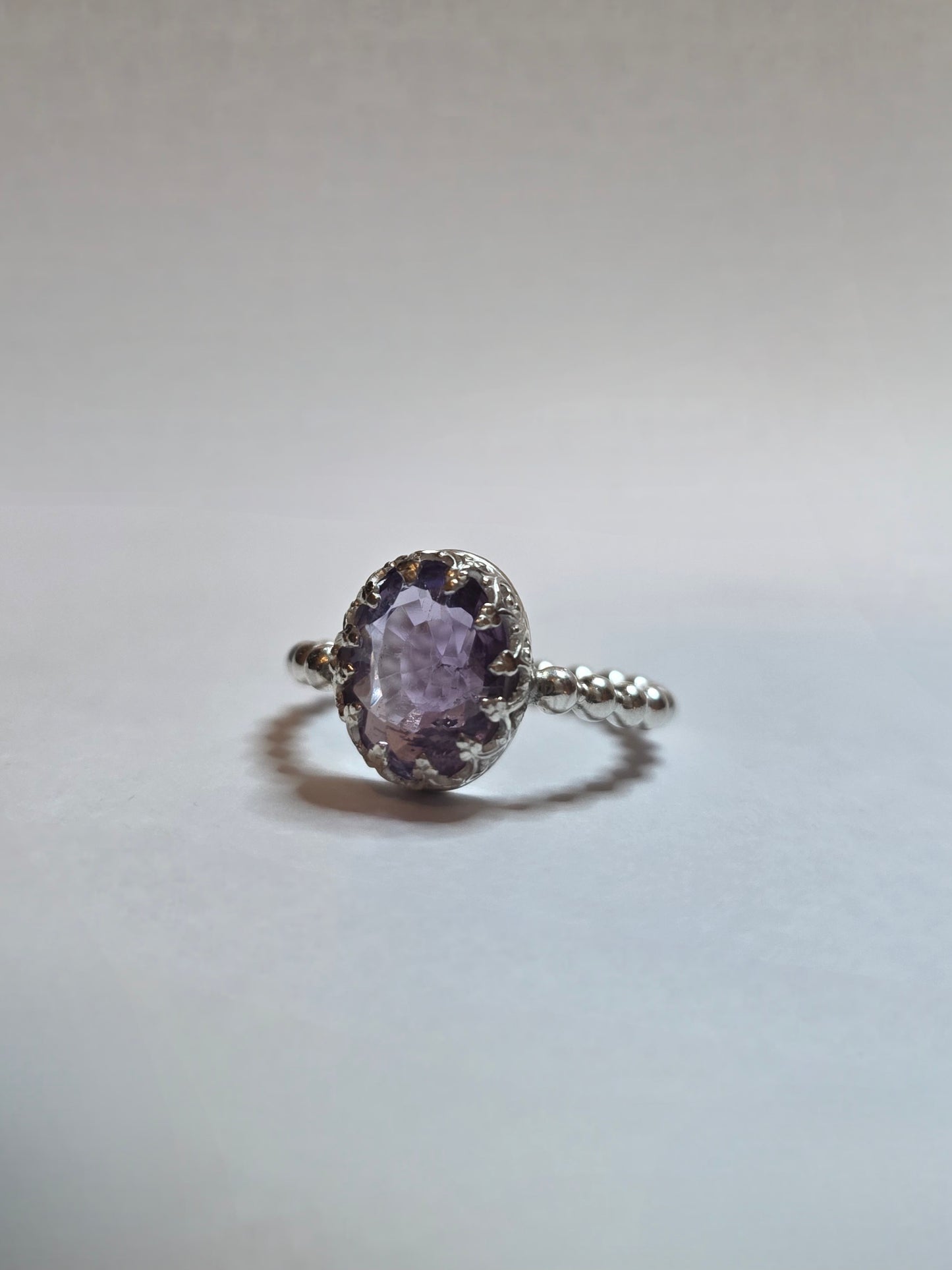 NJEŽNOST - Unikatni srebreni prsten s ametistom
