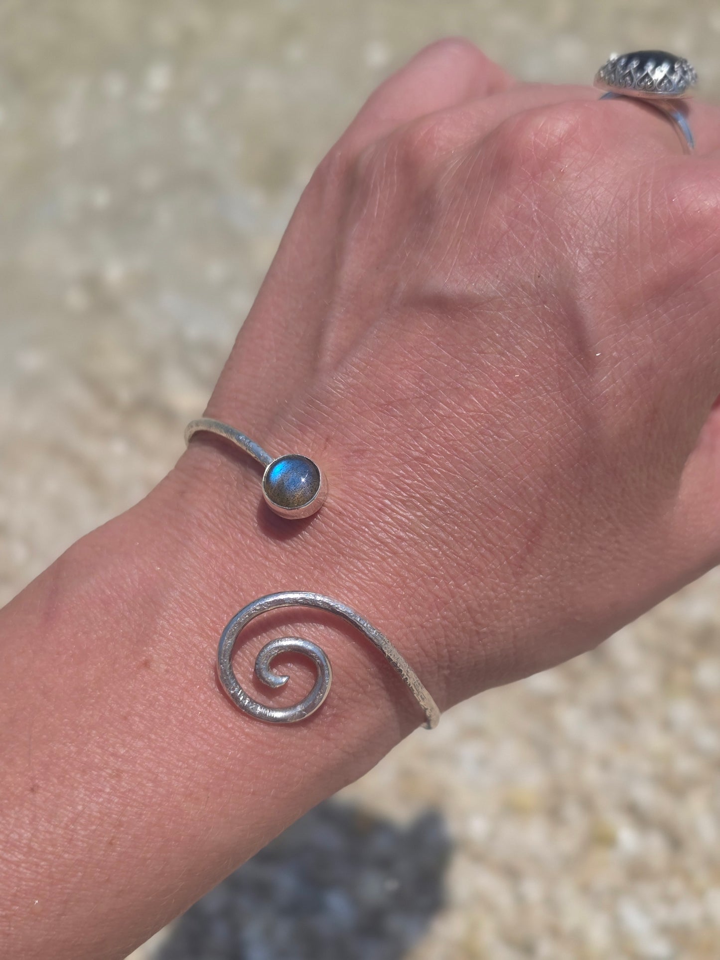 Spiral: Silver bracelet with labradorite