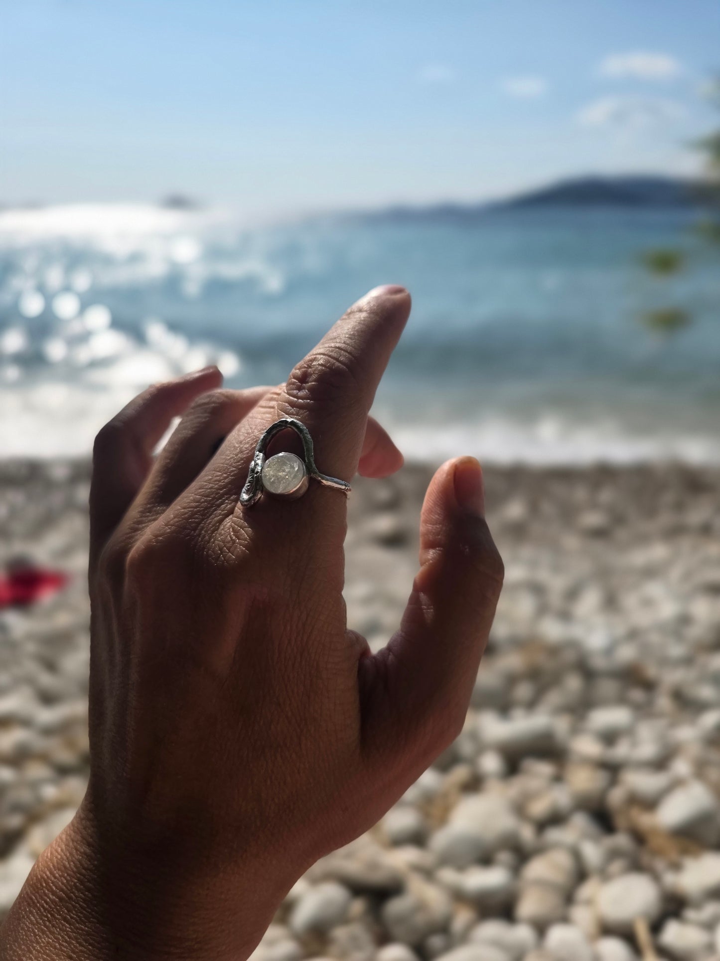 Val na mjesečini – srebrni prsten s mjesečevim kamenom