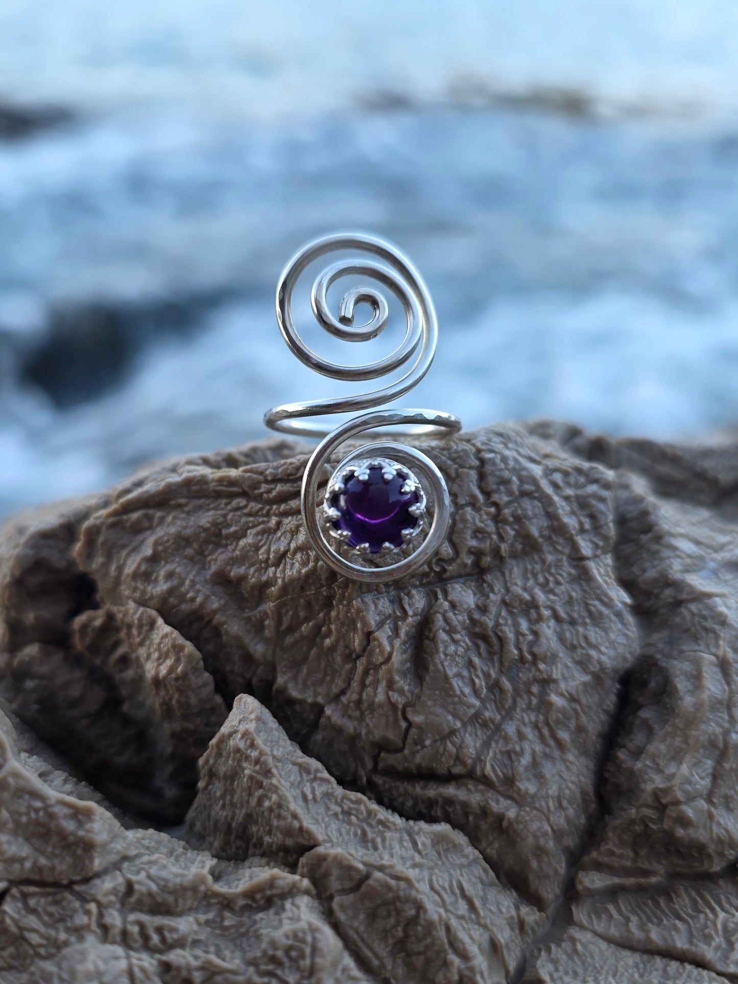 SPIRAL — Unikatni Srebrni Prsten s Ametistom
