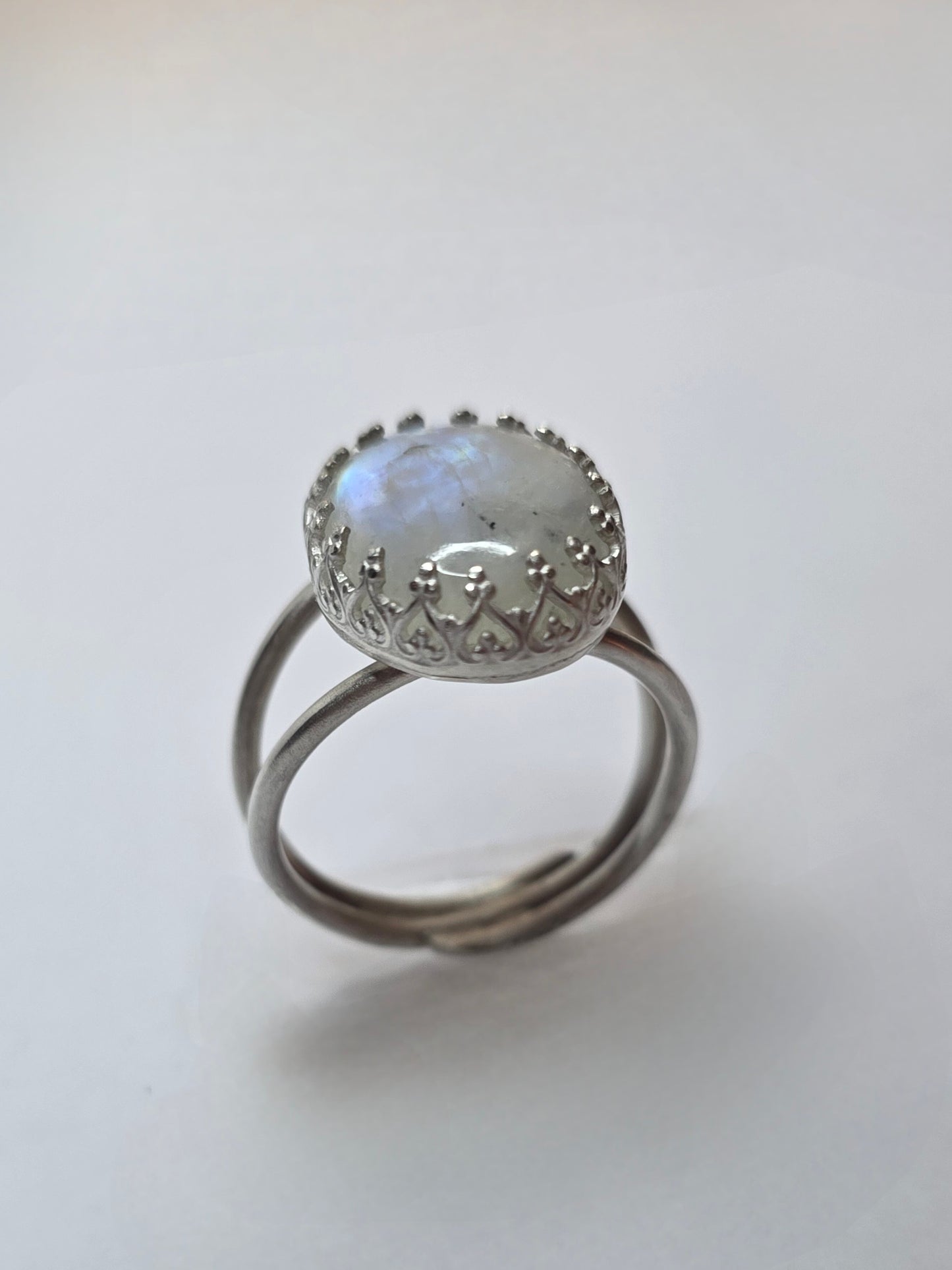 MOONRISE — Unikatni Srebrni Prsten s Mjesečevim Kamennom